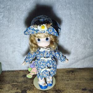 Precious Moments Daisy April #488 1st Edition Doll w Stand & Box